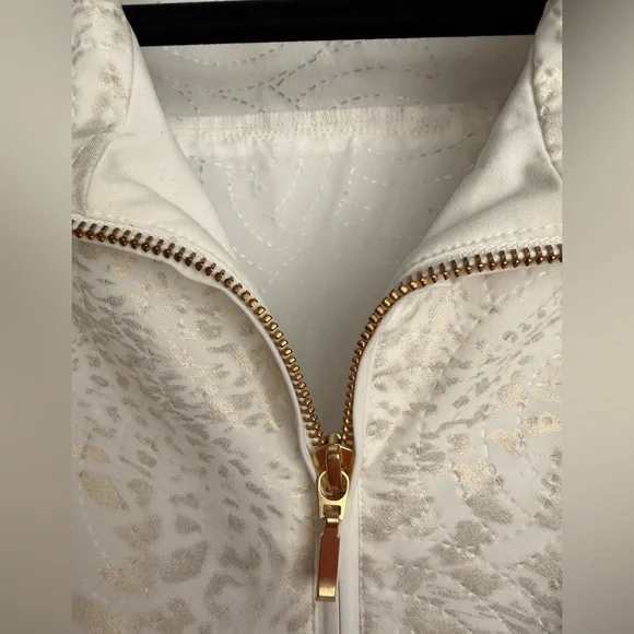 Chicos Zenergy white & metallic gold pattern golf vest lightweight sz 2 (12-14) - Picture 9 of 10